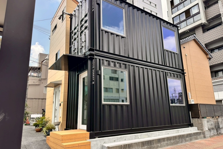 【施工事例】北九州市小倉北区｜防火地域・狭小地の課題をクリアした2階建てコンテナハウス（貸テナント）